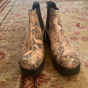 Vagabond Shoemakers Animal Print Heeled Chelsea Boot Women’s 9.5